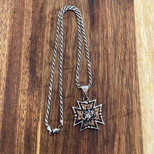 Hyo Silver Maltese Bull Rider Cross with silver rope chain.